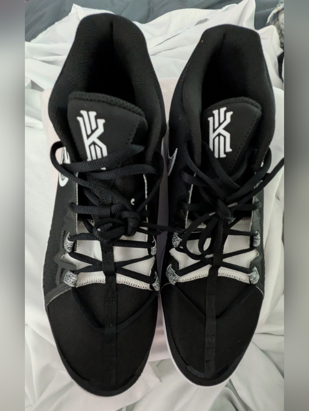 Nike Black & White Kyrie Signature Basketball Shoes: New